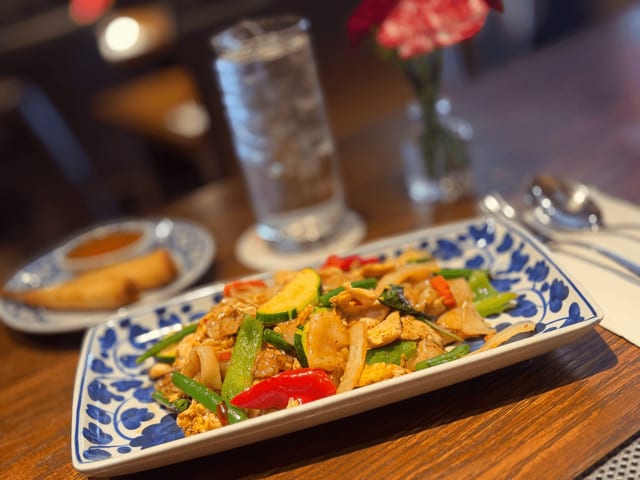 Drunken Noodles Lunch Entree.